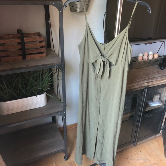 Topshop Dresses & Skirts - Topshop button down midi dress.